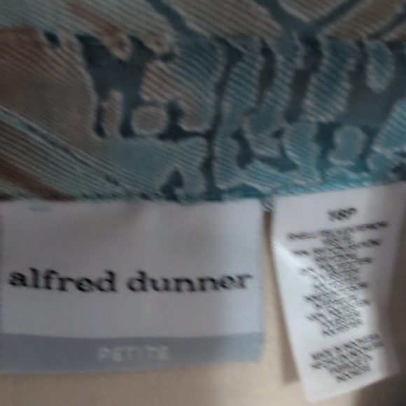 Abstract Patterned Button-Up Shirt - Picture 2 of 5